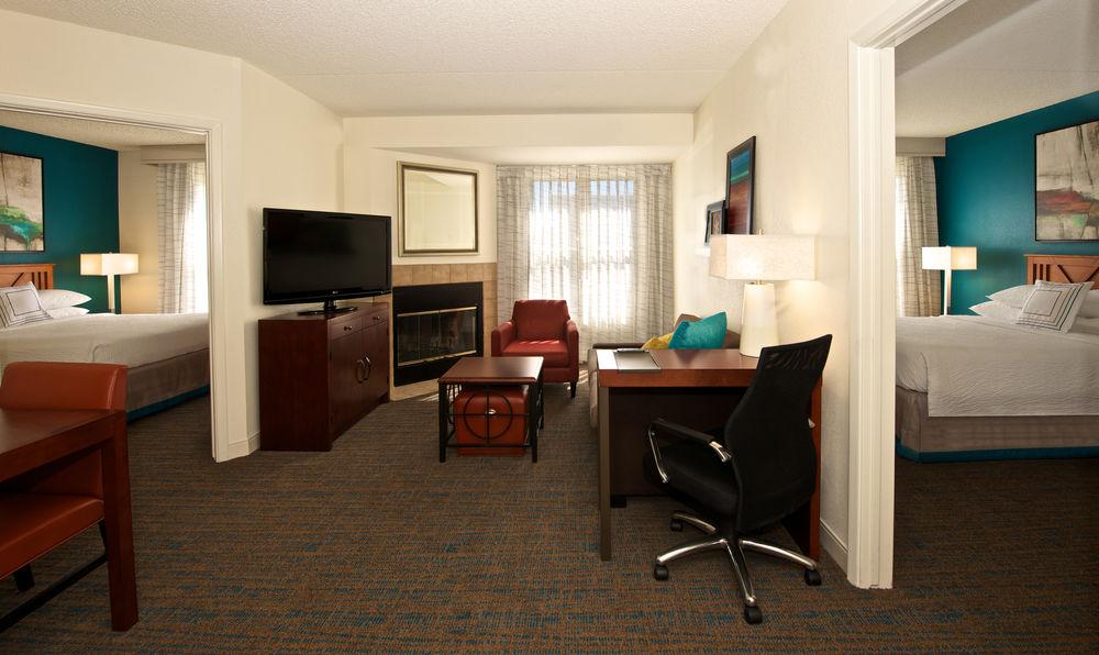 By Marriott Airport Hotel 3*