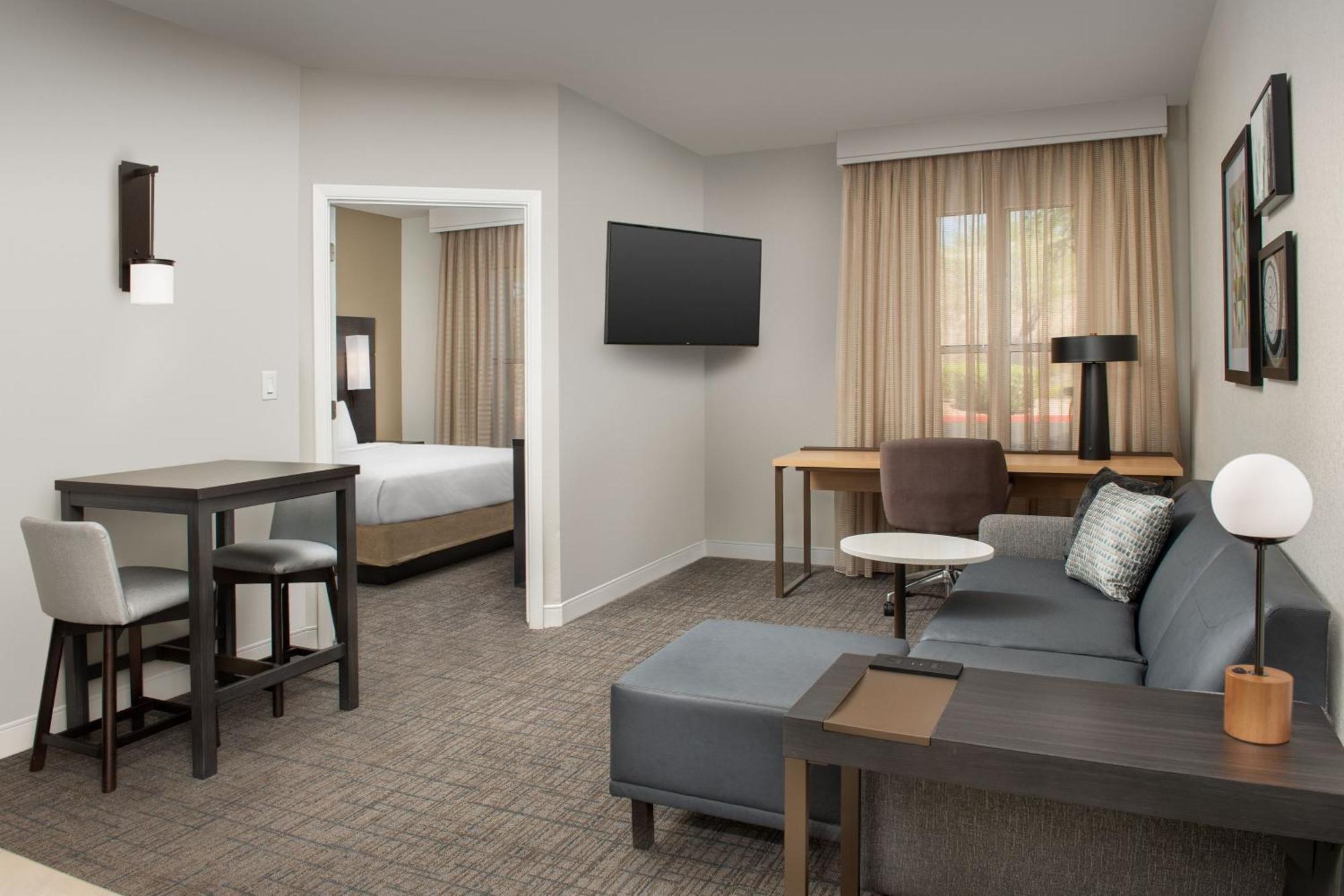Hotel By Marriott Airport