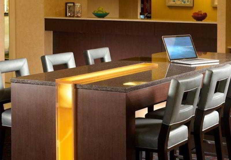 Hotel By Marriott Airport