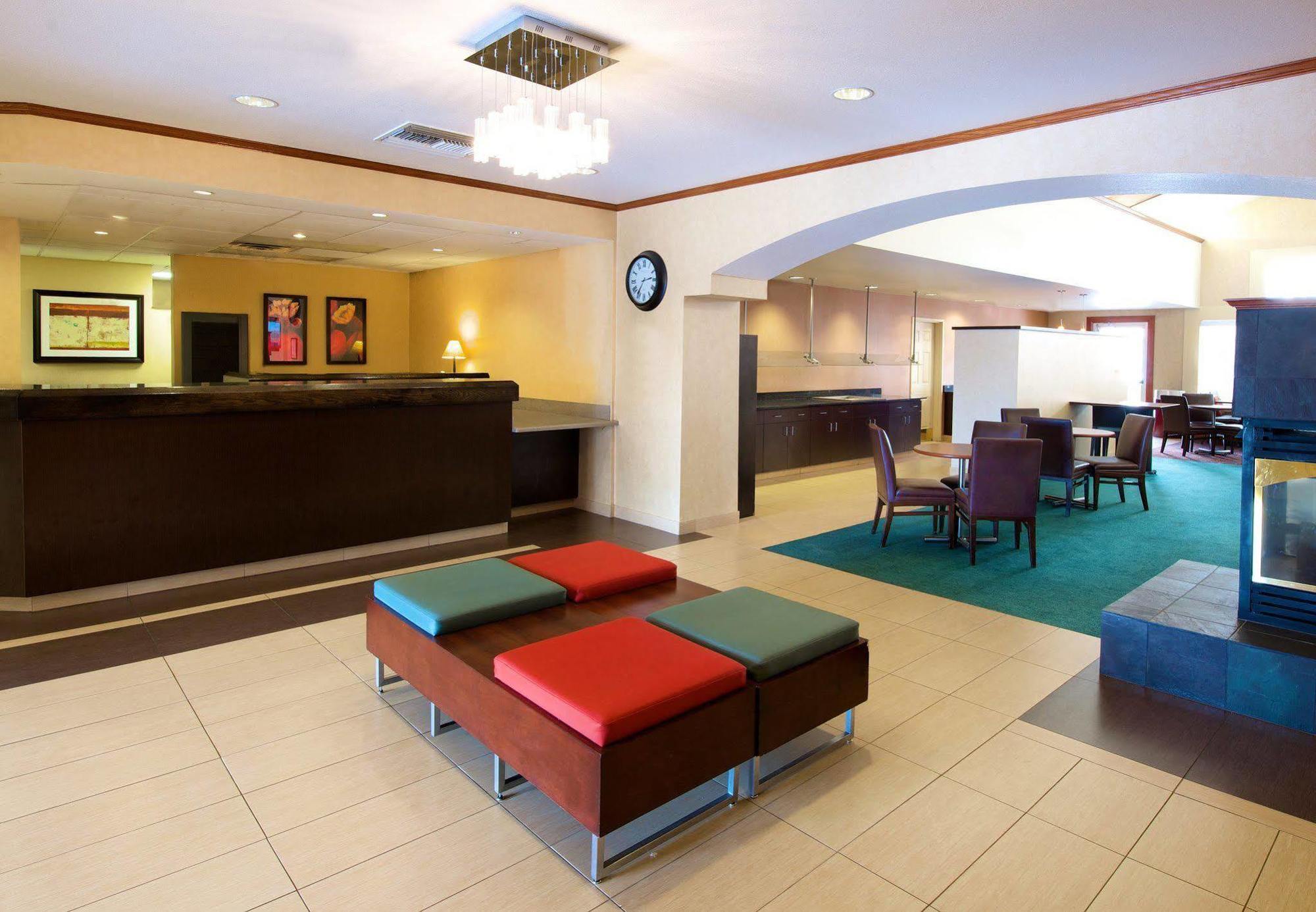 By Marriott Airport Hotel