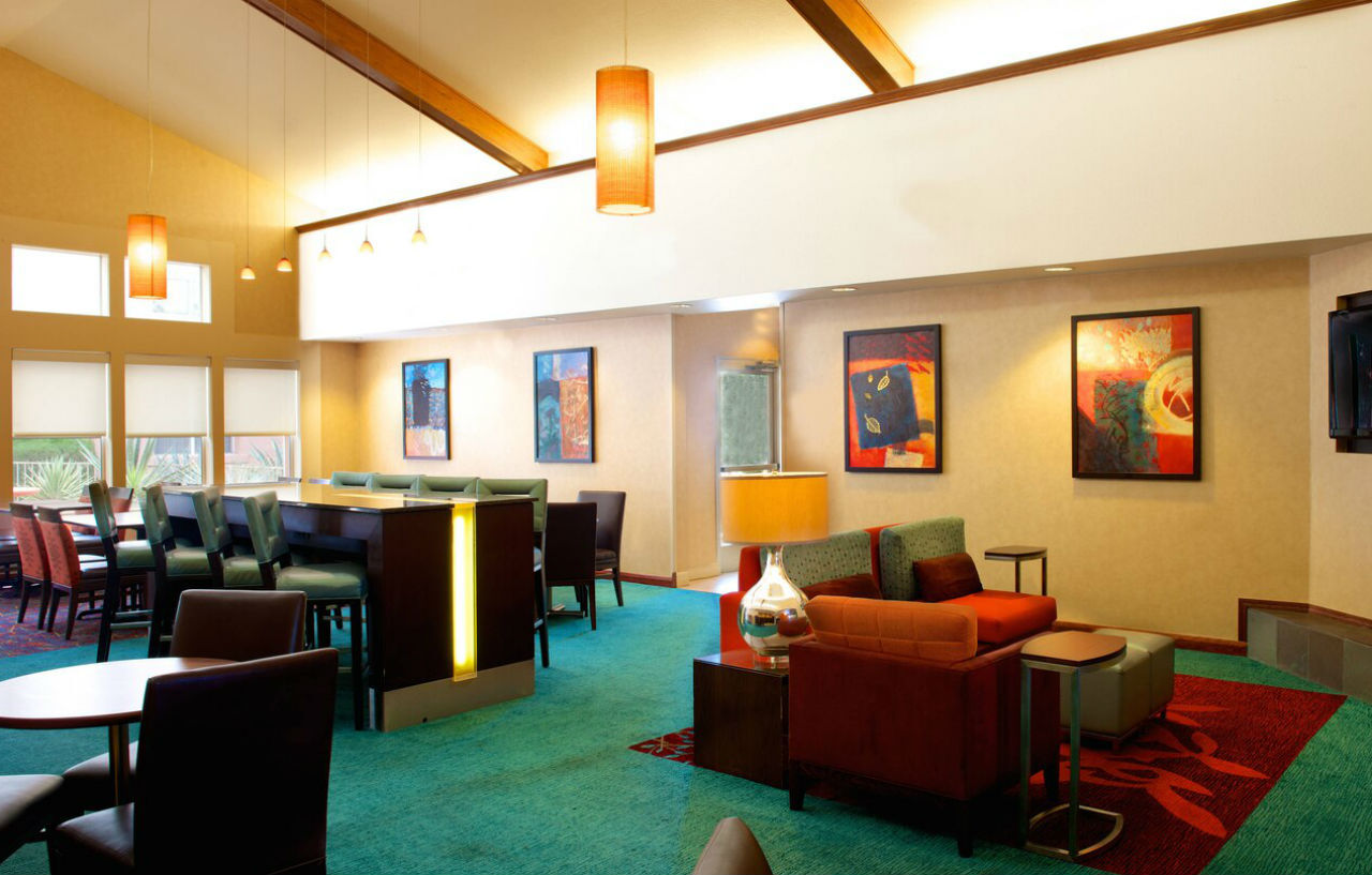 Hotel By Marriott Airport
